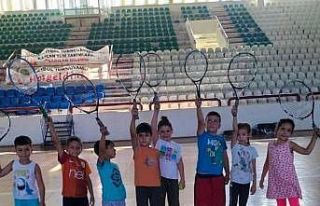 Dinar’da ücretsiz tekvando ve tenis eğitimleri...