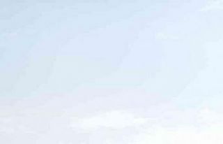 Direksiyon hakimiyeti kaybolan kamyon böyle devrildi