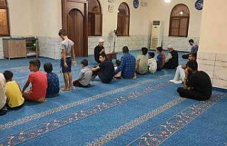 Diyarbakır İl Müftüsü İmamoğlu, camide çocuklarla...