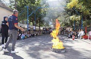 Diyarbakır itfaiyesinden 3 bin 500 öğrenciye yangın...