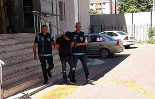 Dolandırdığı parayla aldığı arabaya binemeden...