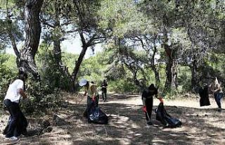 Düden Çayı’nın denizle buluştuğu noktada deniz...