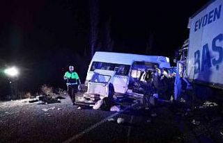 Düğün dönüşü feci kaza: 7 ölü, 10 yaralı