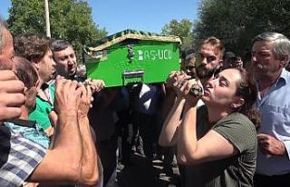 Düğünde maganda kurşunu ile ölen eşine son görev