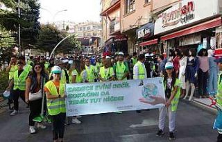 Dünya Temizlik Günü’nde esnafa süpürgeli faraş...