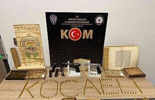 Durdurulan araçta 10 adet tarihi eser niteliğinde...