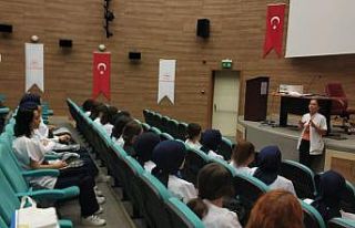Ebe hemşire adaylarına uyum eğitimi