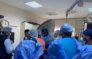 Edirne’de doktorlar kalp hastasına nefes oldu