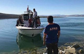 Elazığ’da tekneyle birlikte suda kaybolan şahıs...