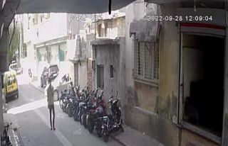 Elektrikli bisikletin çalınma anı kameraya yansıdı