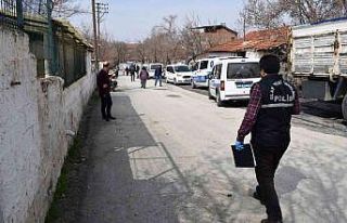 Emlakçıda alacak verecek kavgası: 1 yaralı