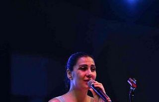 Enerjisiyle tatilcileri coşturdu