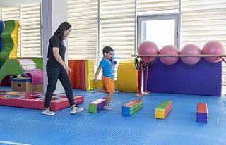 Engelleri, Engelsiz Yaşam Merkezi’nde aşıyorlar