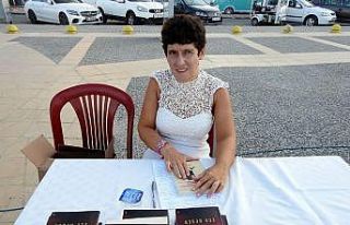 Engelleri yazarlıkla aştı, okurlarıyla buluştu
