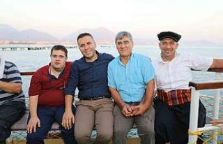 Engelli bireyler mavi turda doyasıya eğlendi