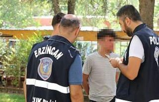 Erzincan’da polis ekipleri tarafından okul çevrelerinde...