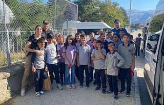 Erzincan’da polis ekipleri tarafından okul çevrelerinde...