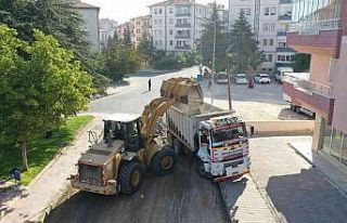 Esentepe Mahallesi’nde sıcak asfalt serimi ve altyapı...