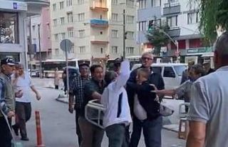 Eskişehir’de sokak ortasında yaşanan kavga anları...