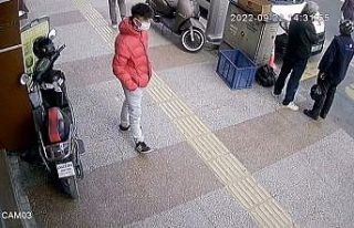 Etrafı gözleyen hırsız, riski ölçtükten sonra...