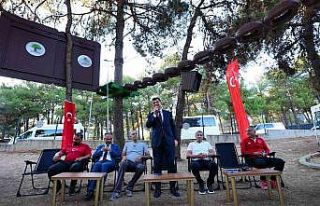 Fadıloğlu, spor lisesi öğrencilerini ve ailelerini...