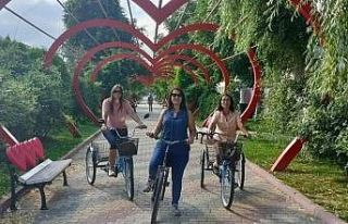 Farkındalık oluşturmak için bayanlar bisiklet...