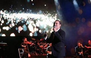 Ferhat Göçer sevilen şarkılarını Hataylılar...