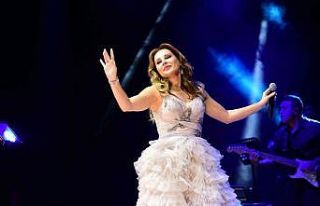 Funda Arar’dan Bursa Açıkhava’da unutulmaz gece