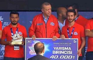 GAÜN öğrencileri ödüllerini Cumhurbaşkanı Erdoğan’dan...