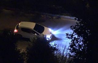 Gece yüksek sesle müzik dinleyen sürücüye bin...