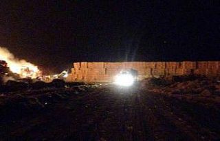 Geceyi alevler aydınlattı, milyonluk balyalar küle...