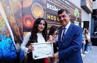 Geleceğin ressamlarına sertifikaları verildi
