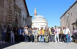Geleceğin turist rehberleri açık hava müzesinde...