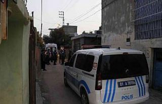 Genç kadın evinin bahçesinde kafasına taşla vurularak...