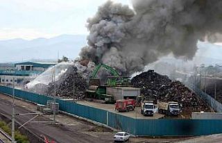 Geri dönüşüm tesisinde çıkan yangına müdahale...