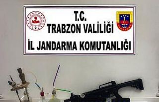 Gömdükleri uyuşturucuyu almaya geldiklerinde yakalandılar