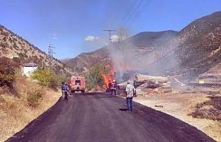 Gümüşhane’de tomruk deposunda yangın