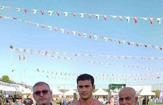 Güreşçi Kahraman, deste boyda birinci oldu