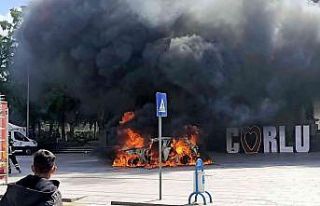 Haciz gelen arabasını benzin döküp yaktı