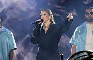 Hadise “7. Kardeş Kültürlerin Festivali”nde...