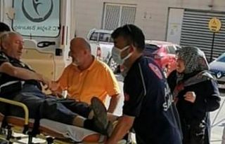 Hafif ticari araç direğe çarptı: 1 yaralı