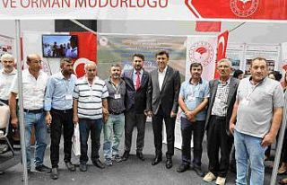 Hak sahibi çiftçiler tarım fuarında tapularına...