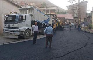 Hakkari’de asfalt ve parke taşı çalışmaları...