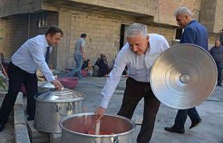 Hakkarili kadınlar salça üretimine başladı