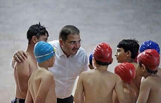 Haliliye’de 3 bin 400 genç yüzme öğreniyor