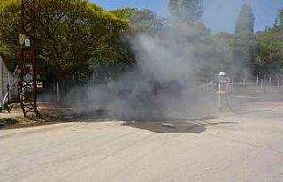 Hareket halindeki otomobil yandı