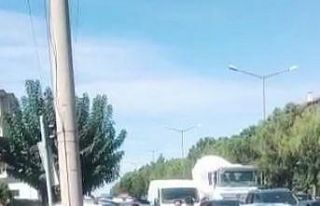 Hasta taşıyan ambulansla hafif ticari araç çarpıştı;...