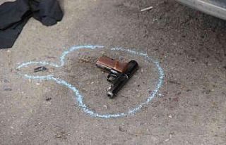 Havaya ateş ederken omzundan yaralandı