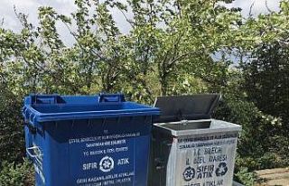 Hibe desteği ile alınan çöp konteynerlerı hizmete...