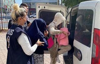 ’Hırsızlık’ suçundan aranan kadın çatıdaki...
